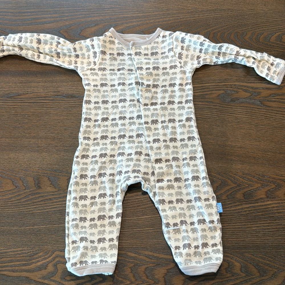 Simply Magnetic me elephant sleeper (no footies)